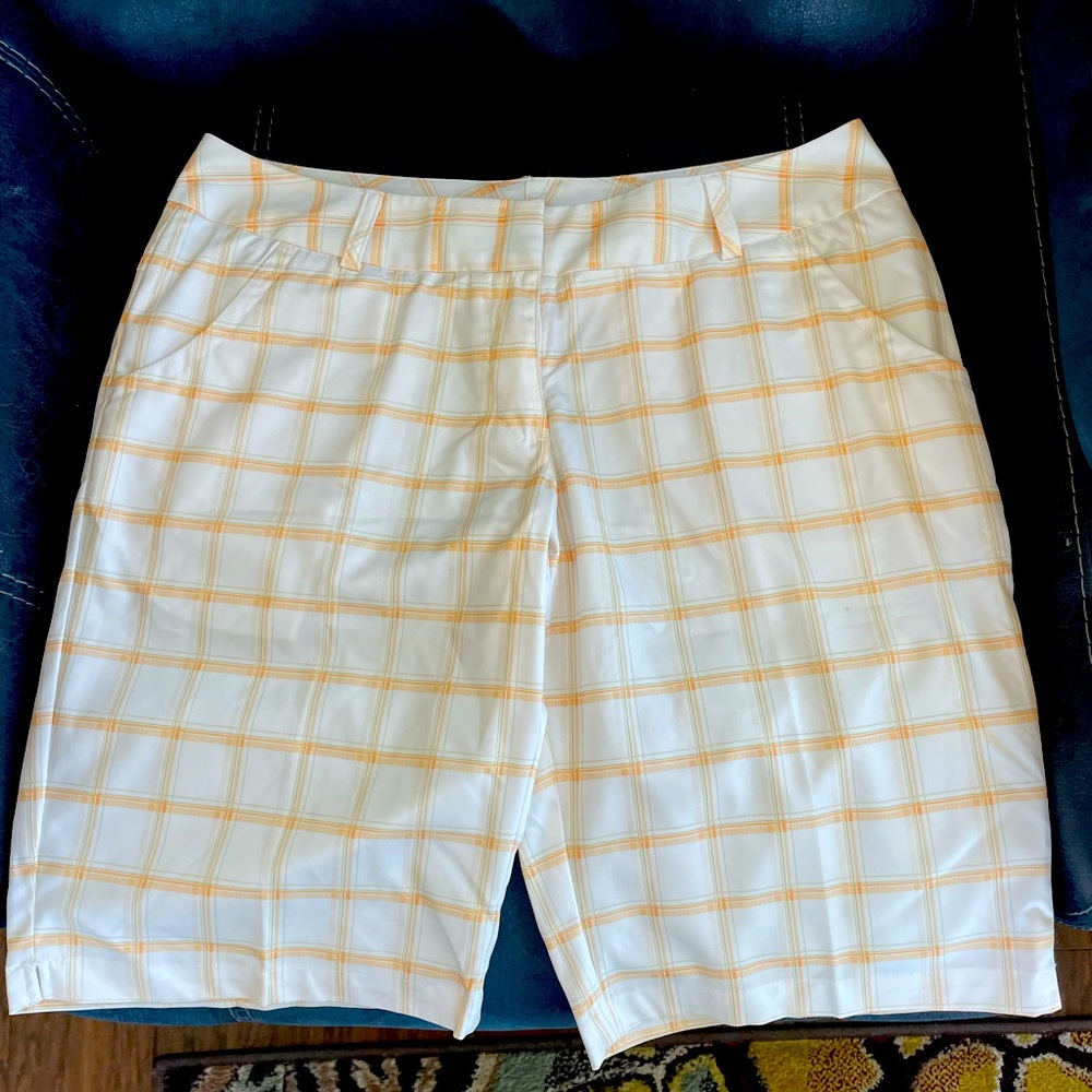 Ladies Adidas ClimaLite Golf Shorts size 12